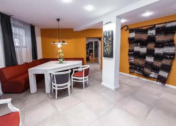 Апартамент Manastira 2 Emo